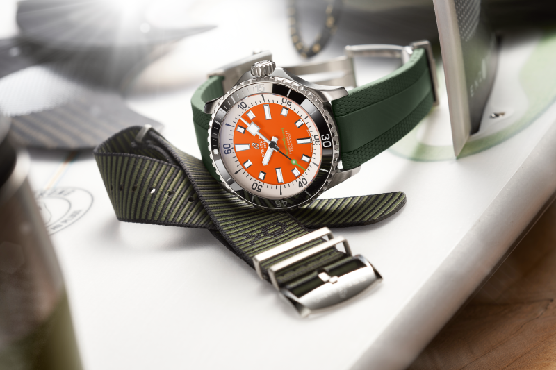 Breitling Superocean Automatic 42 Edisi Kelly Slater, Warna Khas Peselancar Legendaris