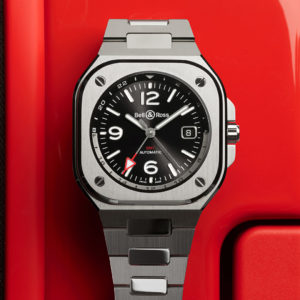 Perbedaan Antara Jam Tangan Office GMT dan Traveler GMT