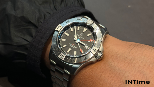 Breitling Avenger Automatic GMT 44 1