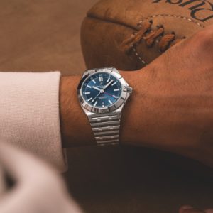 Breitling Chronomat Automatic GMT 40, Jam Tangan Para Pesiar