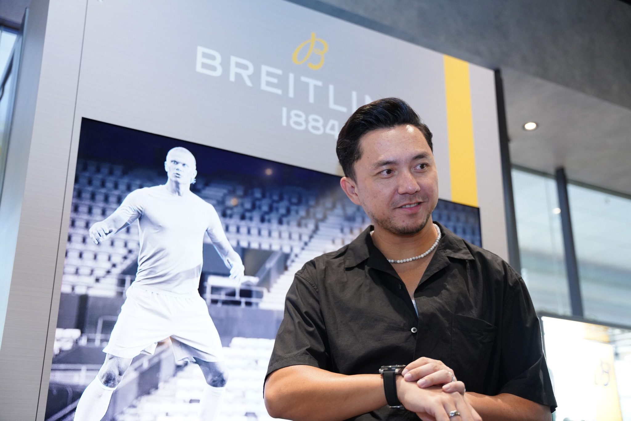 Ananda Omesh dan Kawan-Kawan Berkunjung ke Butik Breitling untuk Koleksi Avenger Terbaru