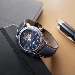 Frederique Constant Classics Heart Beat Moonphase Date Kini Dalam Warna Biru