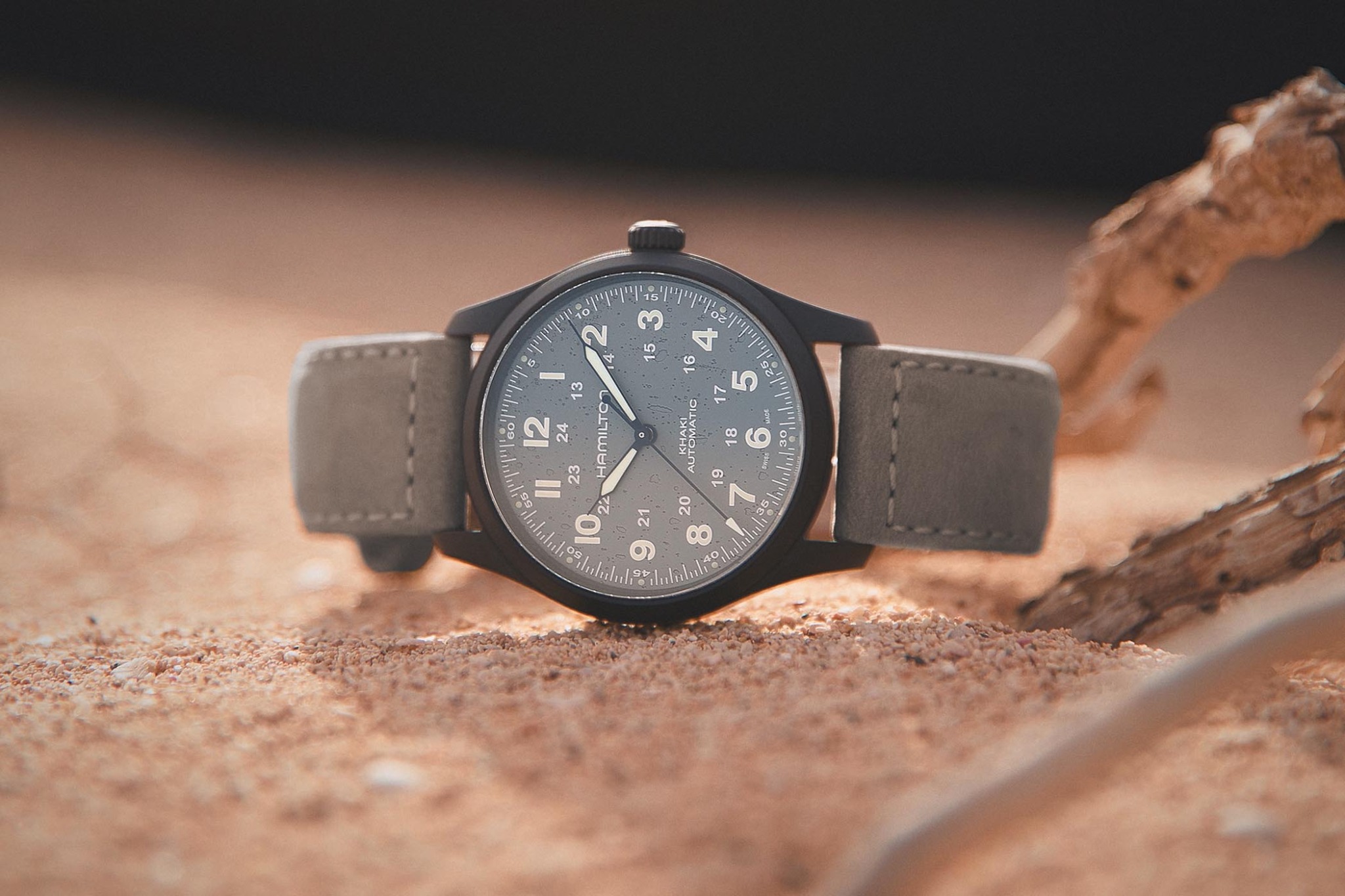 Hamilton Khaki Field Titanium Hadir dengan Ukuran Uniskes