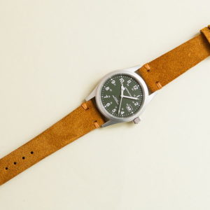 Gaya Maksimal dengan Strap Suede